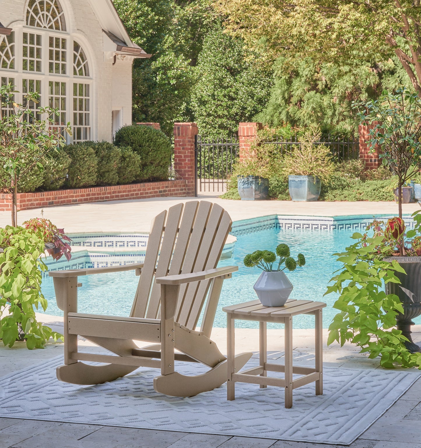 Sundown Treasure Outdoor Chair with End Table